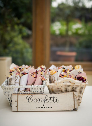 Свадебные детали: пакетики для конфетти и лепестков 