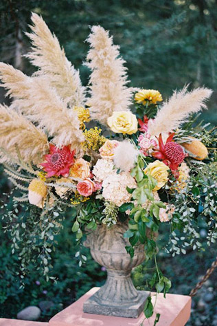Композиция с пампасной травой в декоре свадьбы 