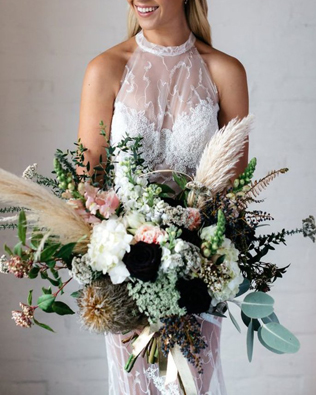букет невесты с пампасной травой 