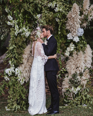 Пампасная трава в свадебной фотосессии 