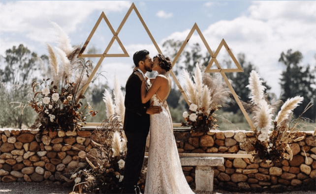 Пампасная трава на свадебной церемонии 