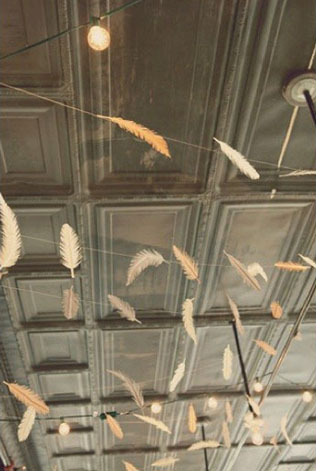 Свадьба в деталях: легкие и невесомые перья 