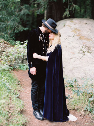 Осенний стиль: пиджаки и аксессуары из бархата 