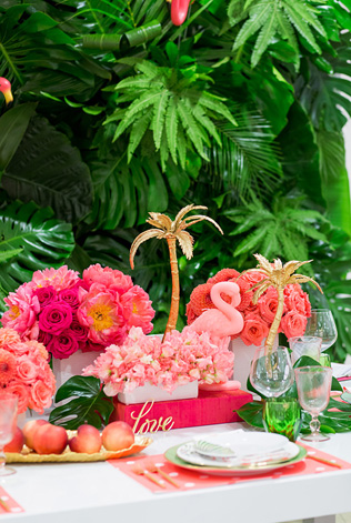 Розовые фламинго в декоре свадьбы