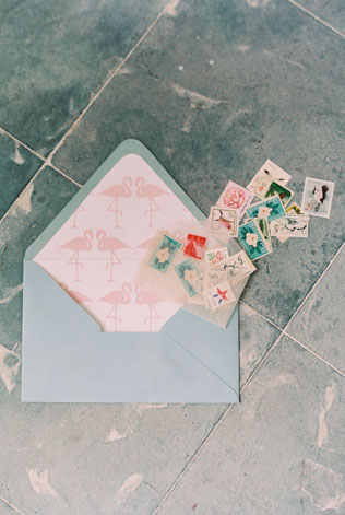 Розовые фламинго в декоре свадьбы