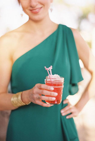 Розовые фламинго в декоре свадьбы