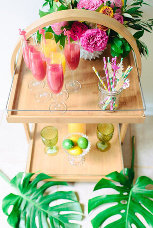 Розовые фламинго в декоре свадьбы