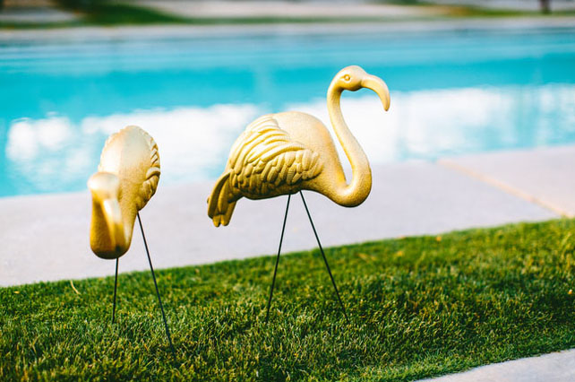 Розовые фламинго в декоре свадьбы