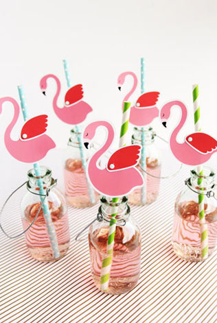 Розовые фламинго в декоре свадьбы