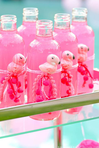 Розовые фламинго в декоре свадьбы