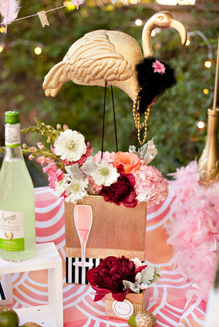 Розовые фламинго в декоре свадьбы