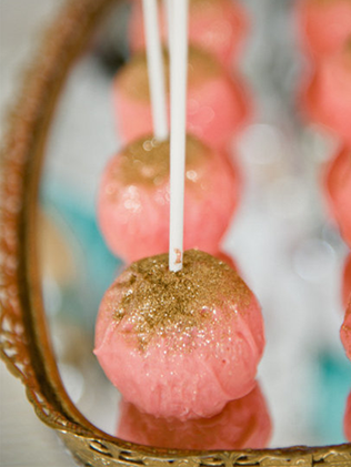 Идеальное сочетание: розовые и золотые оттенки, сладости