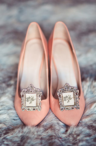 Пивная свадьба: свадебная фотосессия, туфли невесты