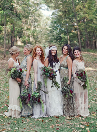 Свадебные тренды: платья подружек невесты для бархатного сезона 