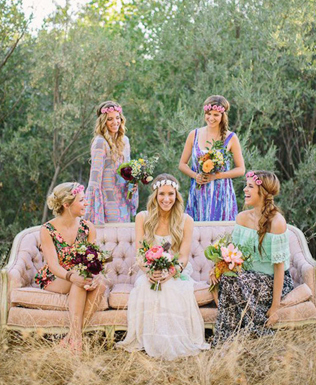 Свадебные тренды: платья подружек невесты для бархатного сезона 