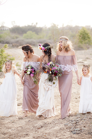 Свадебные тренды: платья подружек невесты для бархатного сезона 