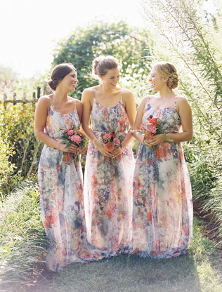 Свадебные тренды: платья подружек невесты для бархатного сезона 