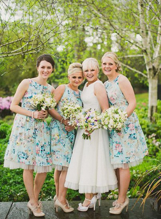 Свадебные тренды: платья подружек невесты для бархатного сезона 