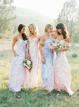 Свадебные тренды: платья подружек невесты для бархатного сезона 