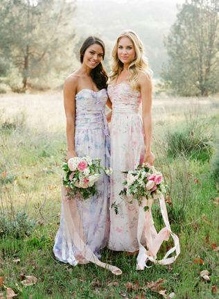 Свадебные тренды: платья подружек невесты для бархатного сезона 