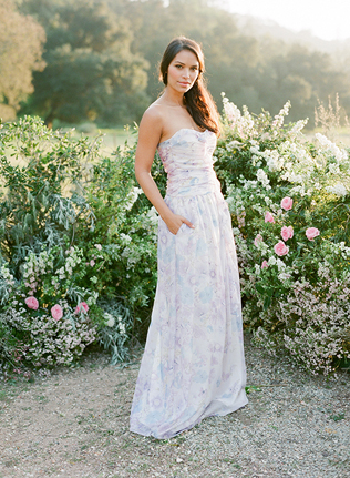 Свадебные тренды: платья подружек невесты для бархатного сезона 