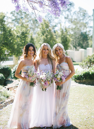 Свадебные тренды: платья подружек невесты для бархатного сезона 