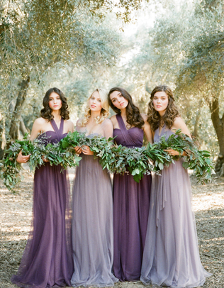 Свадебные тренды: платья подружек невесты для бархатного сезона 