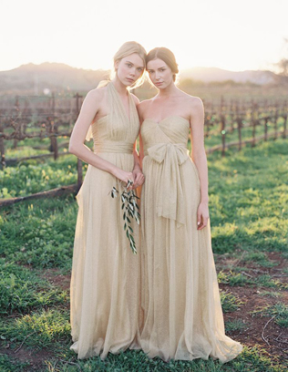 Свадебные тренды: платья подружек невесты для бархатного сезона 