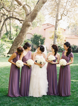 Свадебные тренды: платья подружек невесты для бархатного сезона 