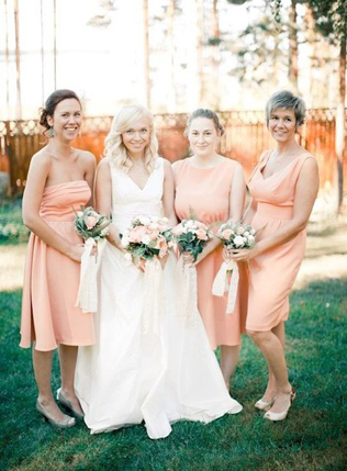 Свадебные тренды: платья подружек невесты для бархатного сезона 