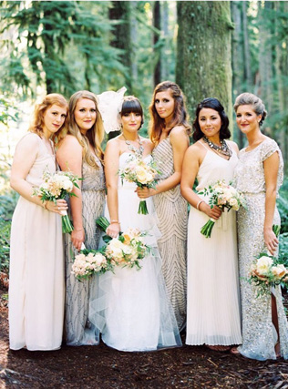 Свадебные тренды: платья подружек невесты для бархатного сезона 