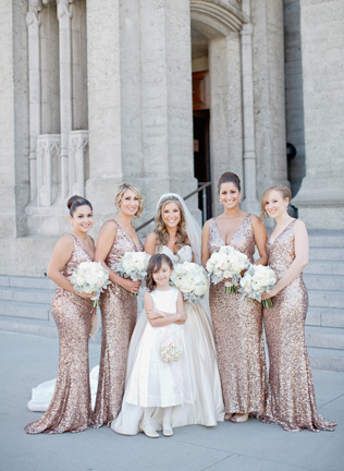 Свадебные тренды: платья подружек невесты для бархатного сезона 