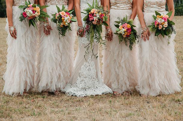 Воздушная невесомость: свадебные платья с рюшами и оборками 