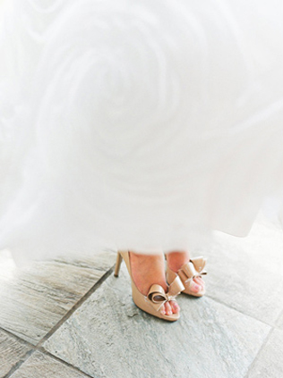 Воздушная невесомость: свадебные платья с рюшами и оборками 