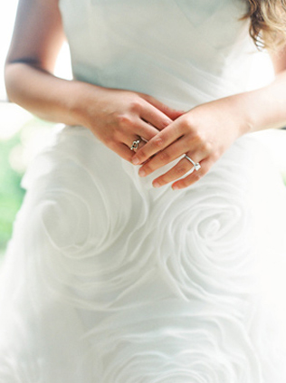 Воздушная невесомость: свадебные платья с рюшами и оборками 