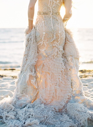 Воздушная невесомость: свадебные платья с рюшами и оборками 