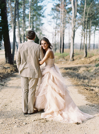 Воздушная невесомость: свадебные платья с рюшами и оборками 