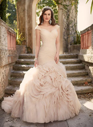 Воздушная невесомость: свадебные платья с рюшами и оборками 