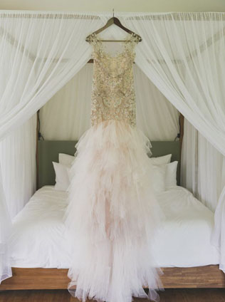 Воздушная невесомость: свадебные платья с рюшами и оборками 