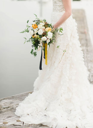 Воздушная невесомость: свадебные платья с рюшами и оборками 