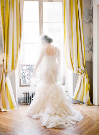 Воздушная невесомость: свадебные платья с рюшами и оборками 