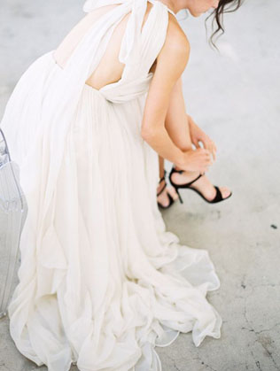 Вдохновение: свадебные платья с завязками на спинке 