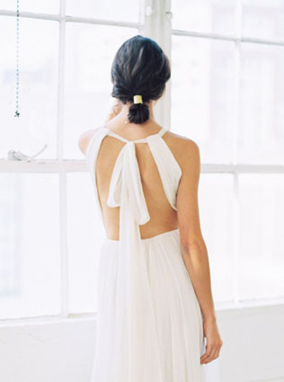 Вдохновение: свадебные платья с завязками на спинке 