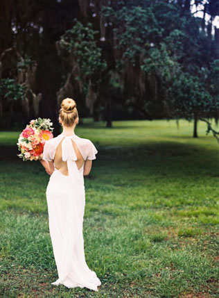 Вдохновение: свадебные платья с завязками на спинке 
