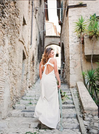 Вдохновение: свадебные платья с завязками на спинке 