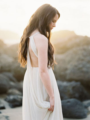 Вдохновение: свадебные платья с завязками на спинке 