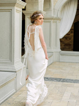 Вдохновение: свадебные платья с завязками на спинке 