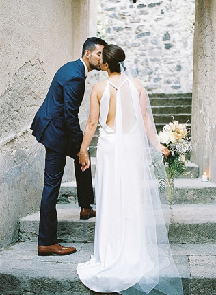 Вдохновение: свадебные платья с завязками на спинке 