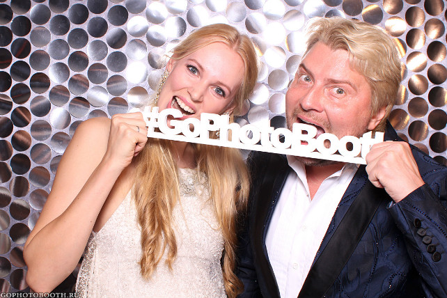 Почему на свадьбе не обойтись без фотобудки 