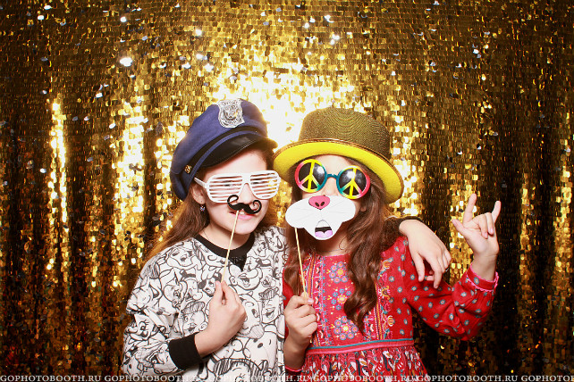 Почему на свадьбе не обойтись без фотобудки 